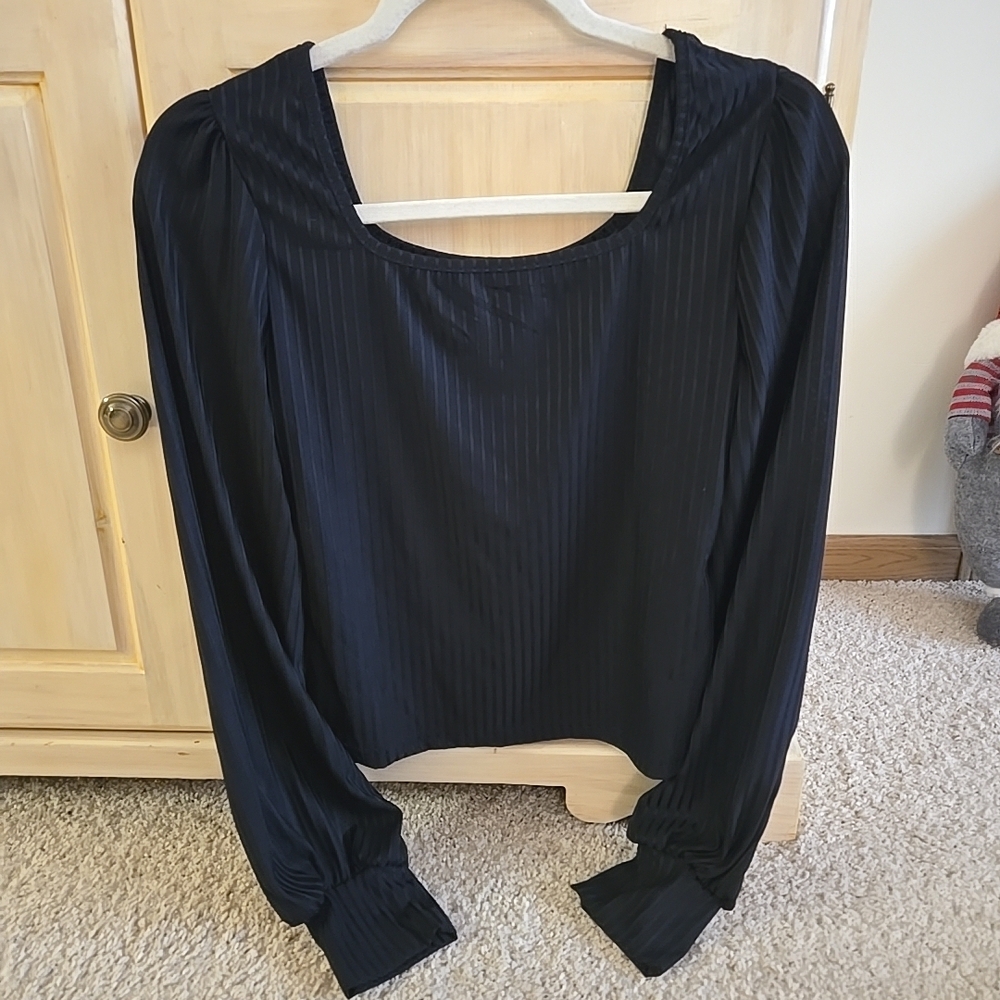 Elegant Women's Black Silky Light Pinstriped Puff Sleeve Blouse Top NWOT